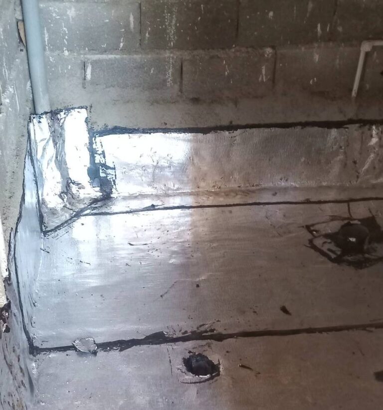 جزئیات عایق‌بندی دقیق کنج‌ها و زاویه‌ها با استفاده از ایزوگام برای جلوگیری از نشت آب